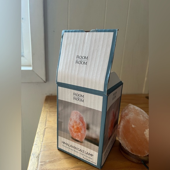 NIB New Room 2 Room Natural Himalayan Salt Lamp
Natural Wood Base - USB Powered - Picture 9 of 17